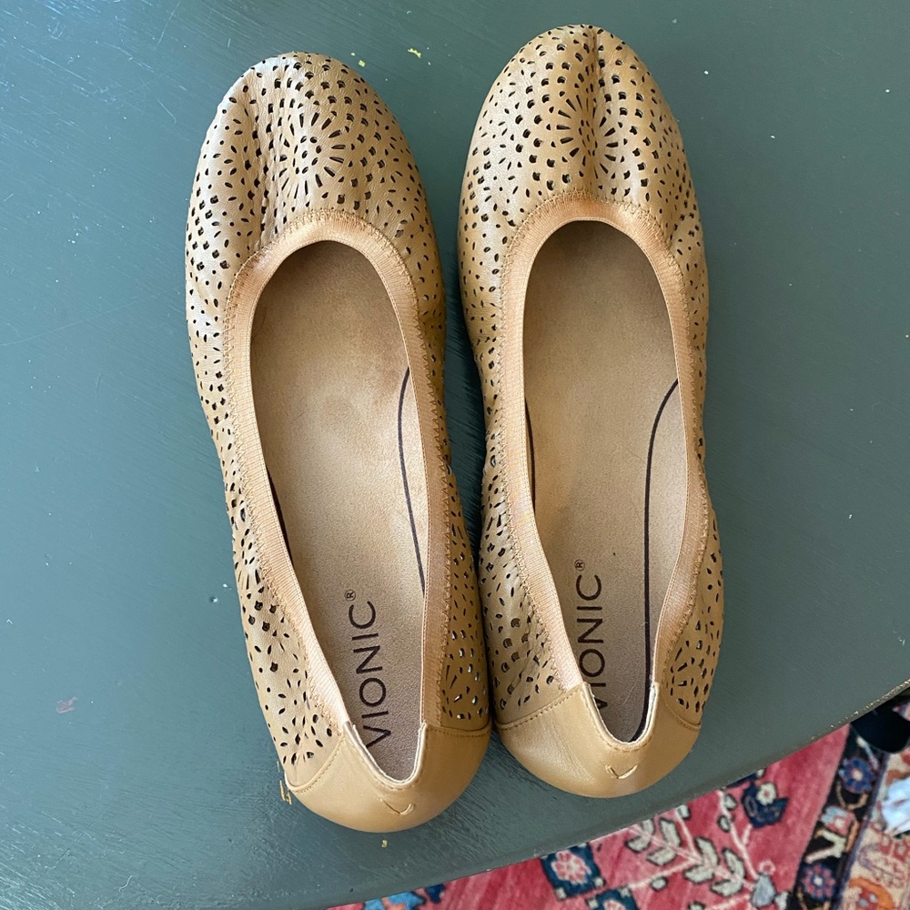 Vionic flats!!